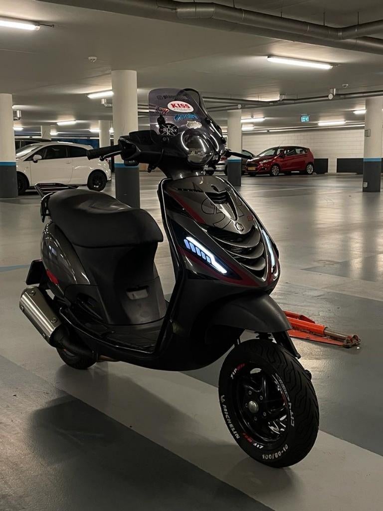 piaggo zip 4t 50cc gezocht, Fietsen en Brommers, Scooters | Piaggio, Ophalen, Zo goed als nieuw, Benzine, Zip
