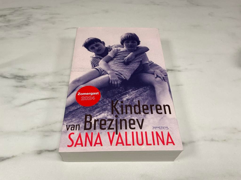 Kinderen van Brezjnev - Sana Valiulina (Zomergast 2024), Boeken, Romans, Zo goed als nieuw, Nederland, Ophalen of Verzenden