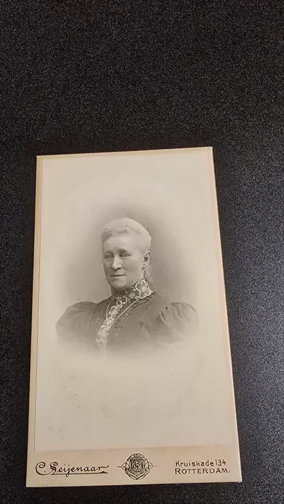 Antieke foto van vrouw, ca. 1900, Rotterdam, Ophalen of Verzenden