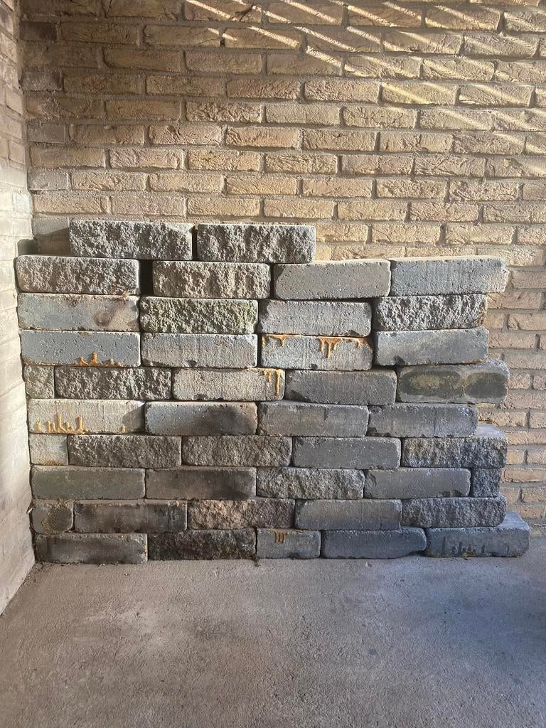 +- 50 stenen gratis ophalen, Doe-het-zelf en Verbouw, Metselstenen, Ophalen, Zo goed als nieuw, Bakstenen