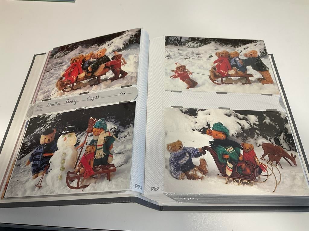 Mirja de Vries postcards, serie Winter Party 14 stuks, 1993., Verzamelen, Beren en Cherished Teddies, Ophalen of Verzenden, Zo goed als nieuw