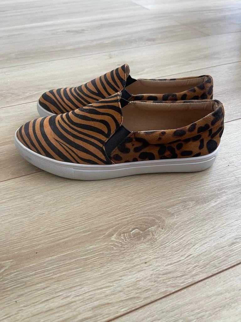 Instappers met dierenprint - Maat 40, Ophalen of Verzenden, Bruin, Instappers