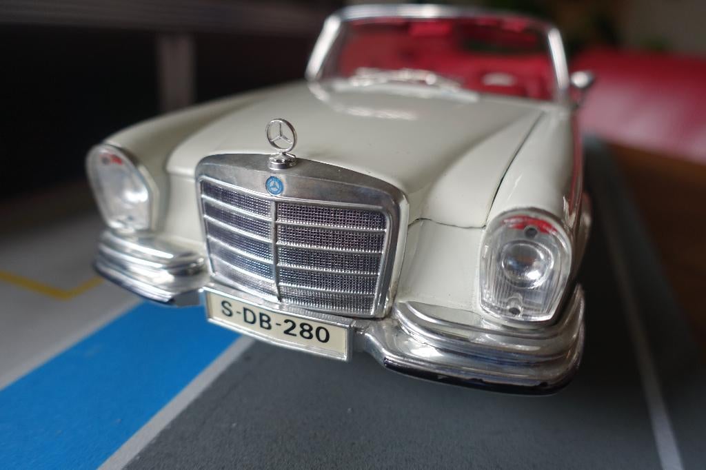 Mercedes 280 SE cabriolet Maisto, Hobby en Vrije tijd, Modelauto's | 1:18, Ophalen of Verzenden, Nieuw, Auto, Maisto