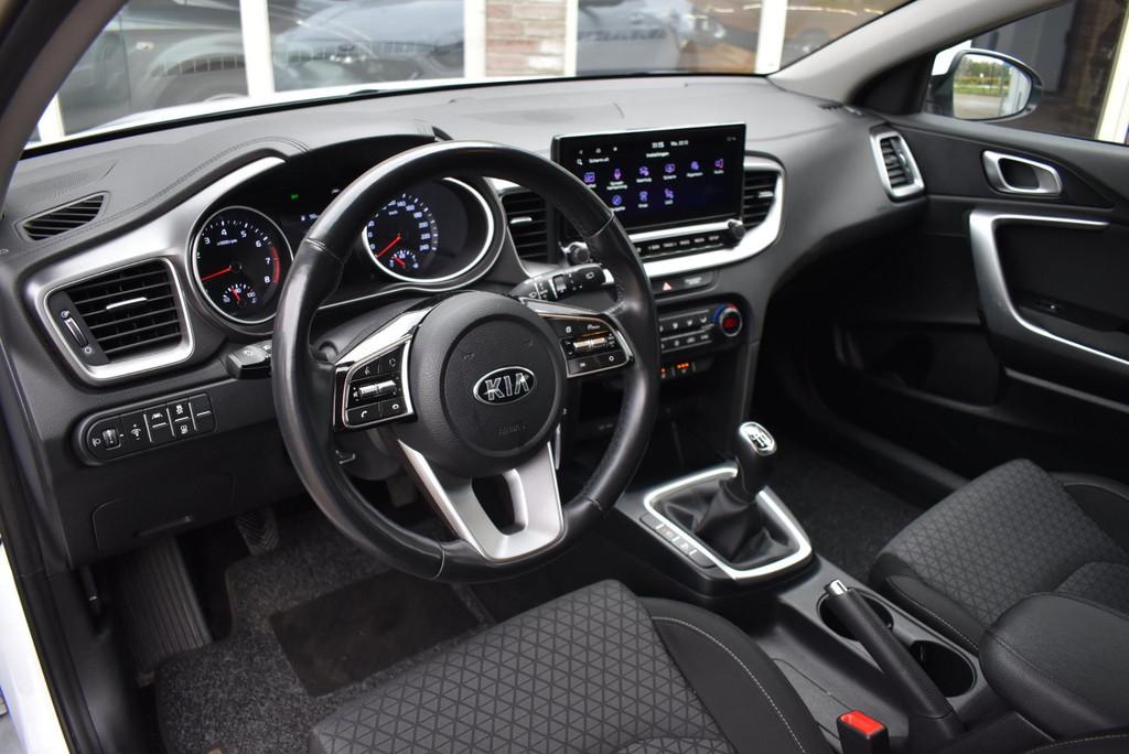 Kia Ceed 1.5 T-GDi DynamicPlusLine ACC Led Camera, Voorwielaandrijving, Gebruikt, Wit, Bedrijf