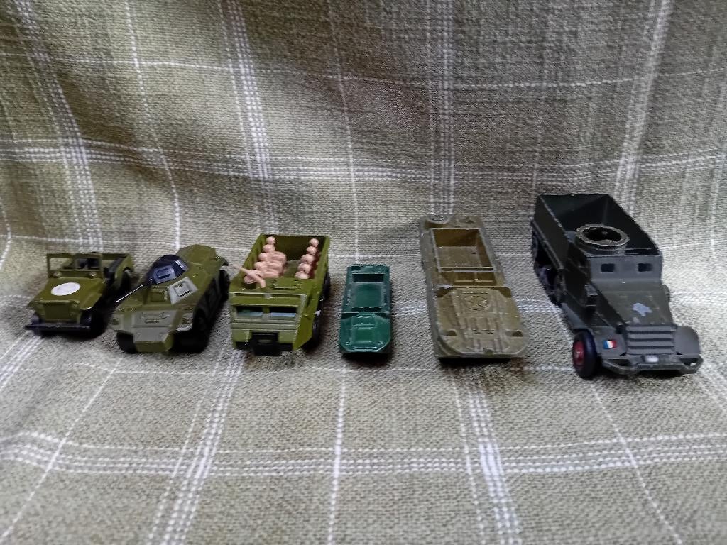 Oude legerauto's., Antiek en Kunst, Antiek | Speelgoed, Ophalen of Verzenden