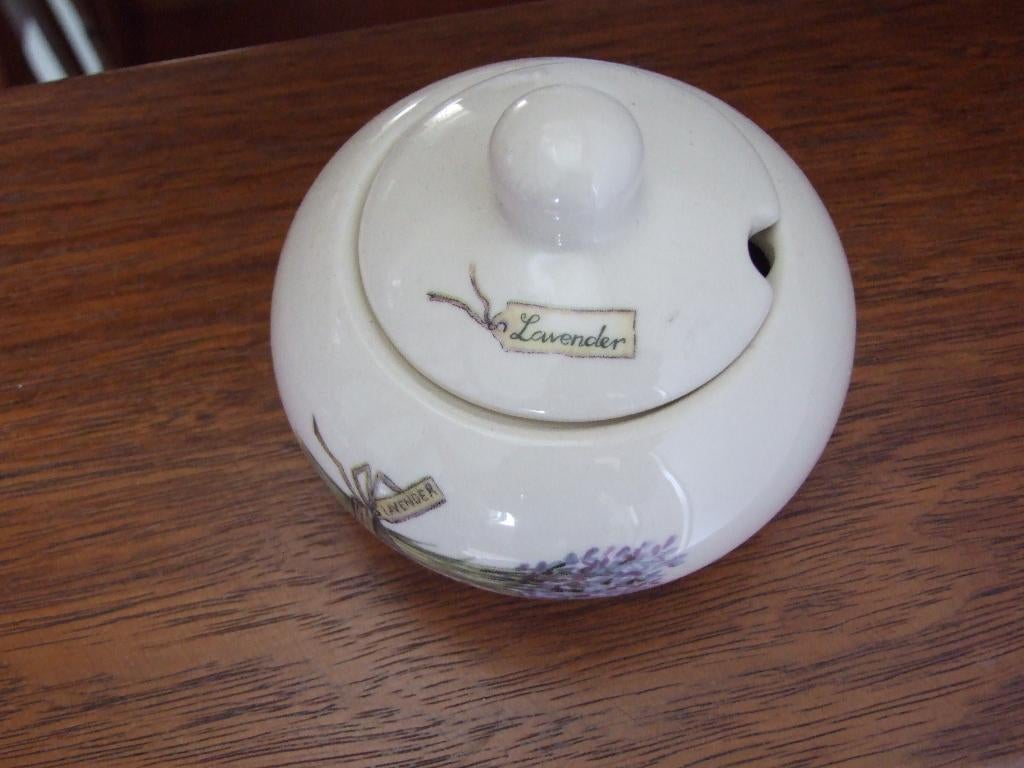 Jet gebaksbordje Lavender 17cm en suikerpot, Huis en Inrichting, Keuken | Servies, Overige typen, Ophalen of Verzenden, Zo goed als nieuw