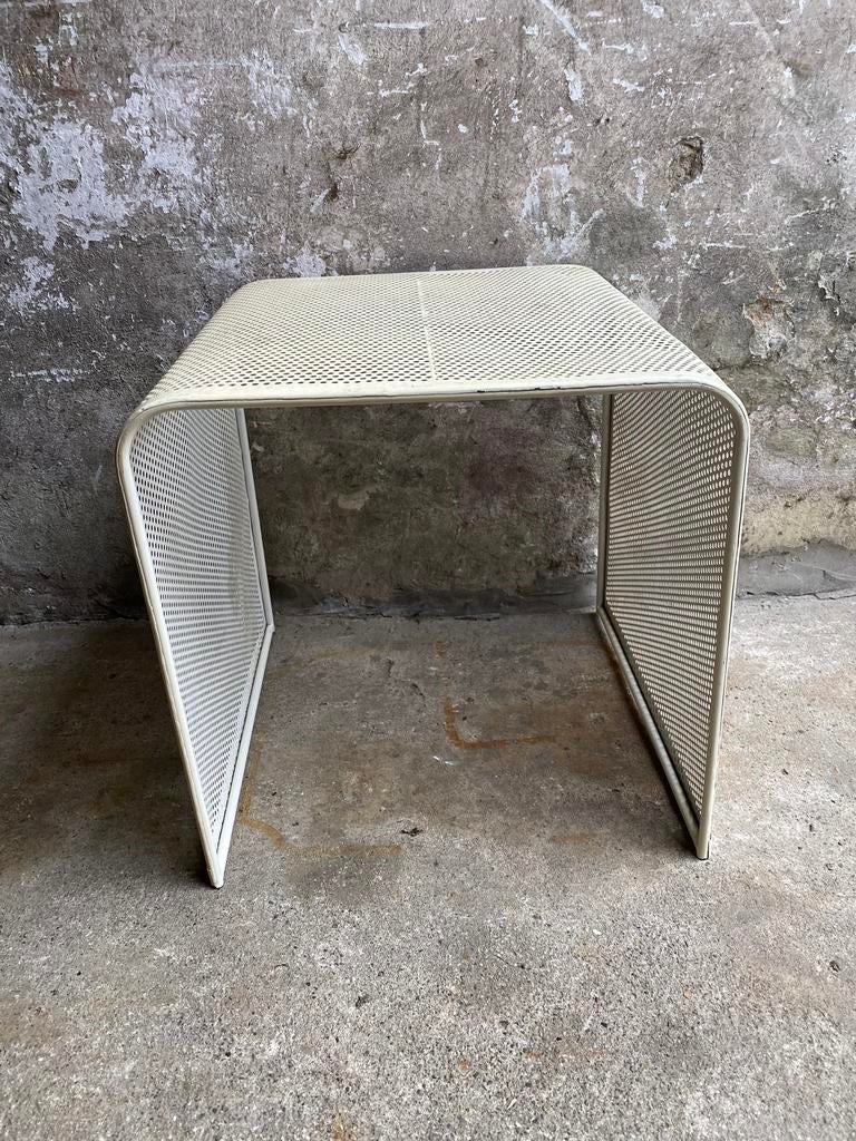 Jaren 80 bijzettafel van geperforeerd aluminium, Ophalen of Verzenden, Huis en Inrichting