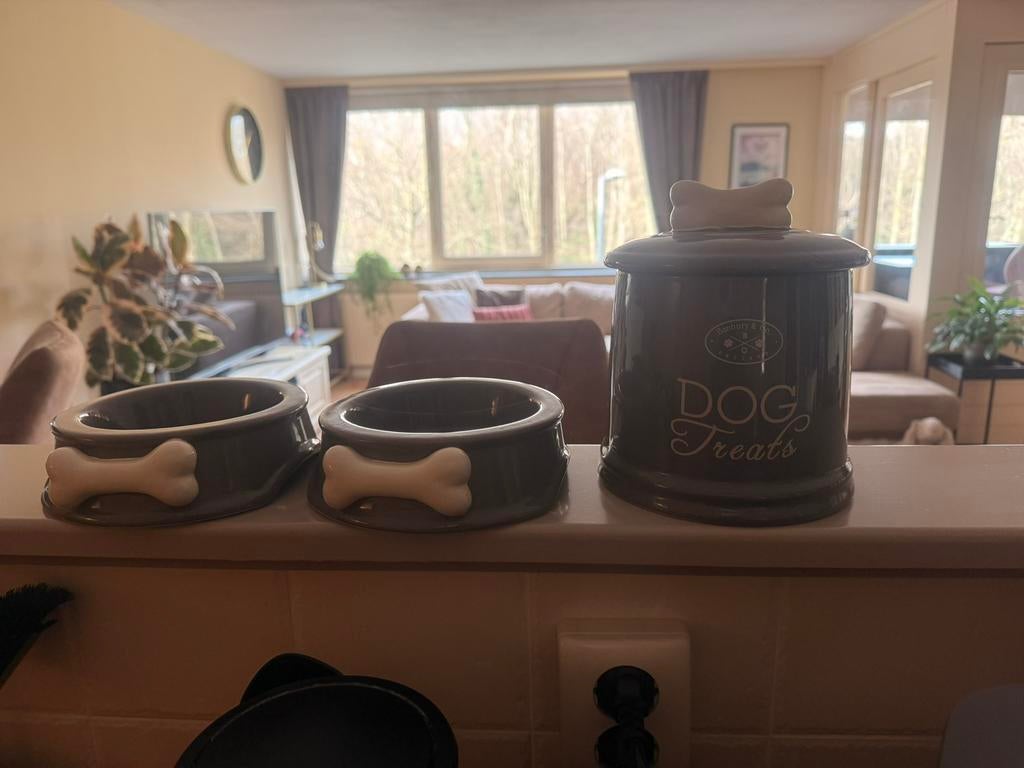 Set voerbakken en bewaarpot steen, Dieren en Toebehoren, Ophalen of Verzenden, Zo goed als nieuw