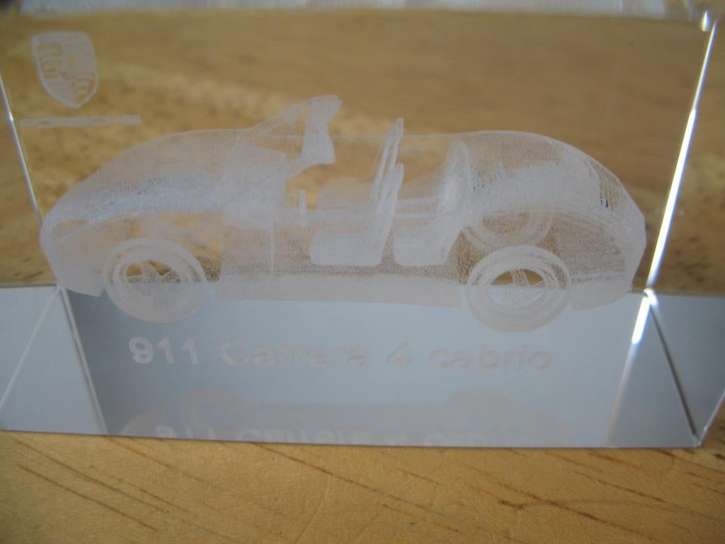 Glazen Presse Papier Porsche 911 Carrera 4 Cabrio Vintage, Antiek en Kunst, Antiek | Glas en Kristal, Ophalen of Verzenden