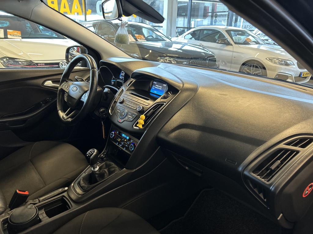 Ford Focus 1.0 Titanium | Cruise control | Climate control |, Stof, Gebruikt, Met garantie (alle), Zwart