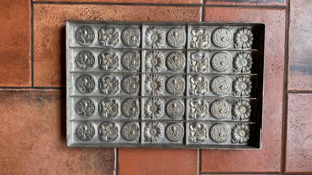 Antieke Bakvorm voor Koekjes/Chocolade - Bloemenmotief, Ophalen of Verzenden, Gebruikt