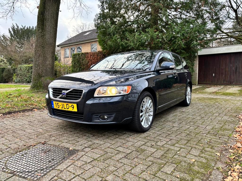Volvo V50 2.4 170PK Geartronic 2009 Grijs, Auto's, Volvo, Zwart, 700 kg, 2435 cc, Dealer onderhouden