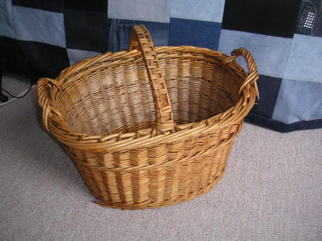 Rieten Mand125 jaar oud, Huis en Inrichting, Woonaccessoires | Schalen en Manden, Mand, Rond, Ophalen of Verzenden, Zo goed als nieuw