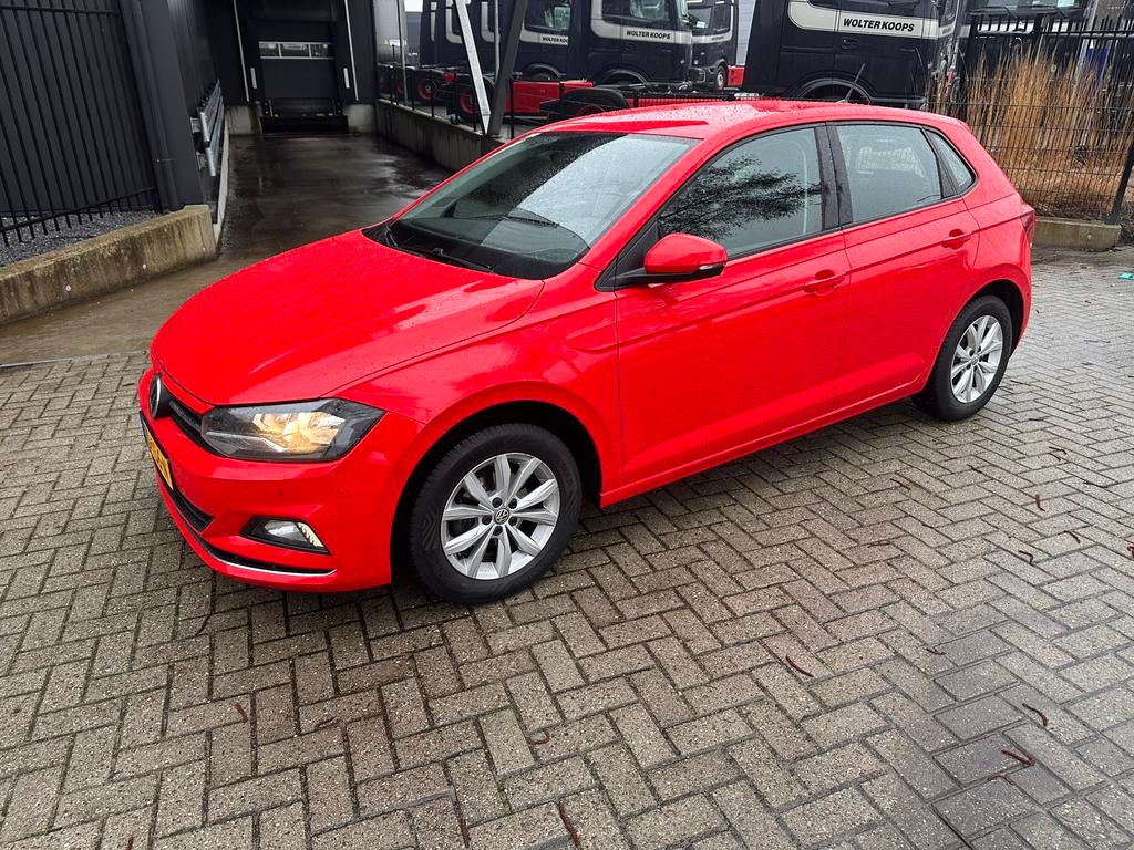 Volkswagen Polo 1.0 TSI 95pk 2018 Rood, Voorwielaandrijving, Stof, 40 €/maand, Euro 6
