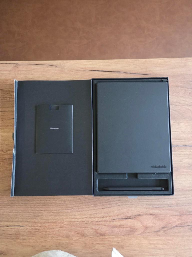 Remarkable 2 + Remarkable hoes met QWERTY toestenbord, Remarkable 2, Bescherming voor- en achterkant, Zo goed als nieuw, Remarkable