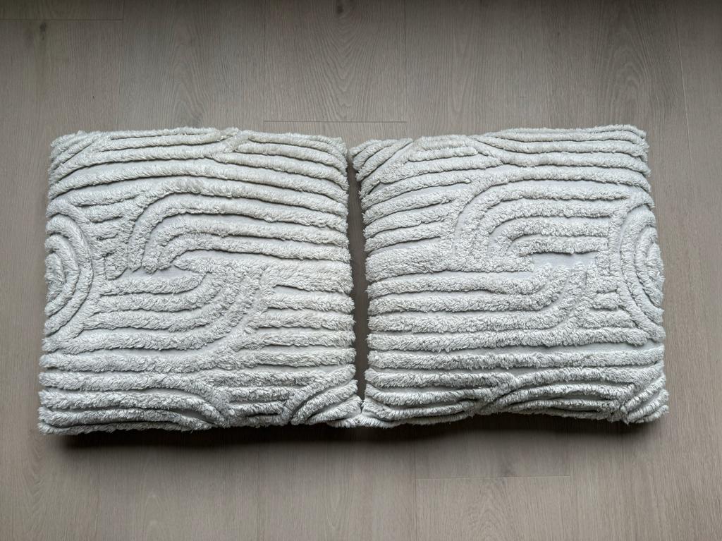 Te koop twee westwing beige kussens + kussenslopen, Ophalen of Verzenden, Zo goed als nieuw, Beige, Vierkant