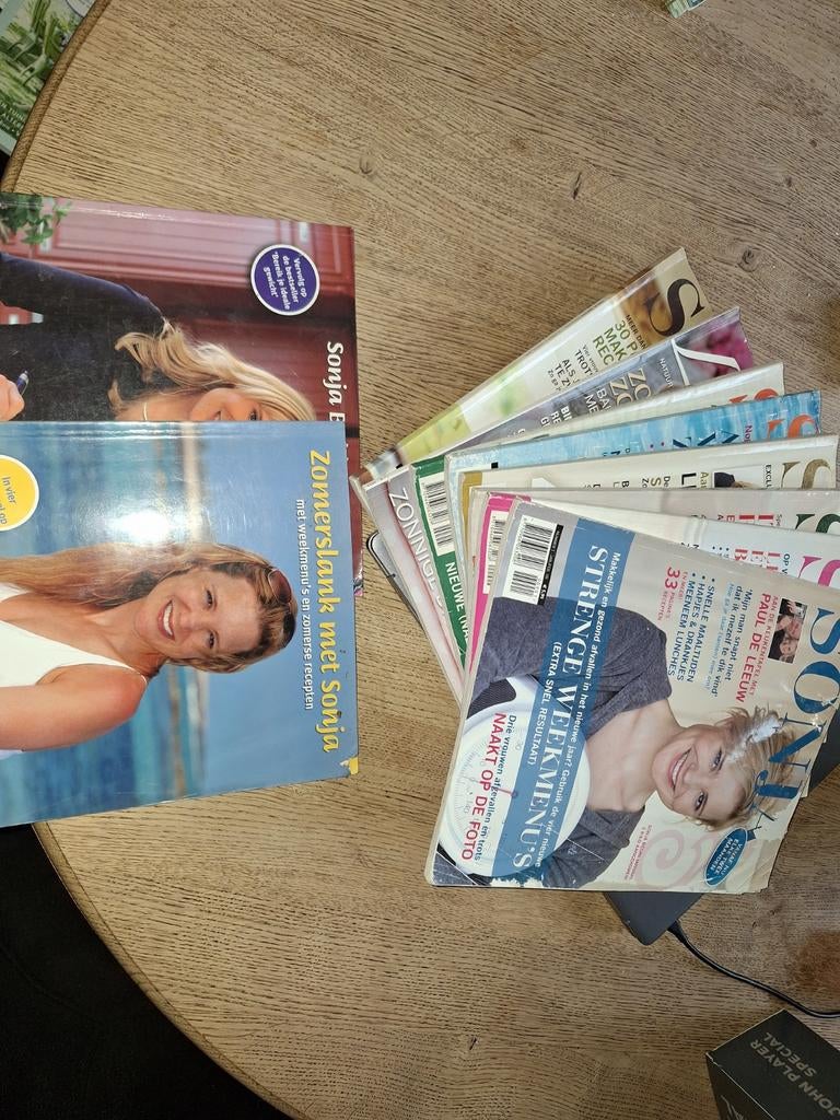 8 sonja bakker tijdschriften en 2 boeken, Ophalen, Zo goed als nieuw