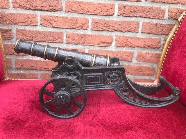 fraai gietijzeren sier kanonnetje, nette staat, 42 cm lang, Verzamelen, Militaria | Algemeen, Landmacht, Miniatuur of Beeldje