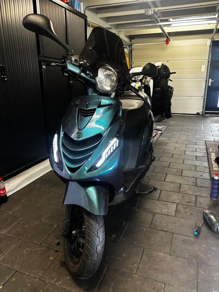 Piaggio Zip 4 takt, Ophalen of Verzenden, Zo goed als nieuw, Benzine, Zip