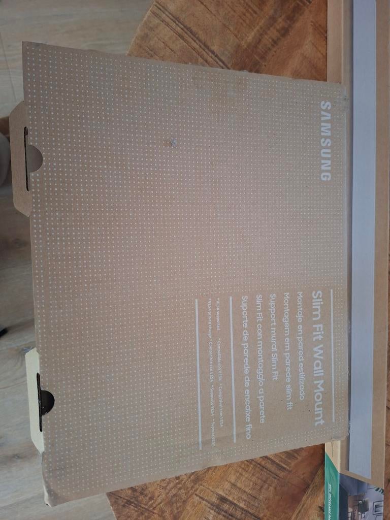 Samsung Slim Fit Wall Mount & Vogel's Kabelgoot, Ophalen