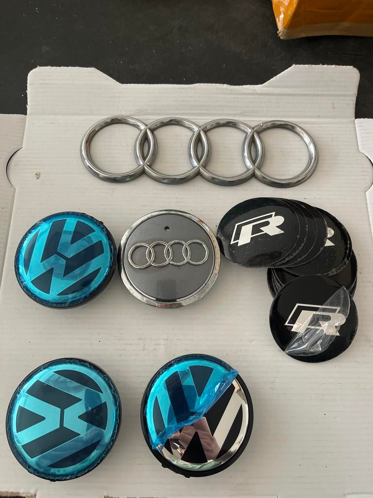 Diverse Volkswagen & Audi Emblemen en Naafkappen, Achterklep, Nieuw, Ophalen of Verzenden, Volkswagen