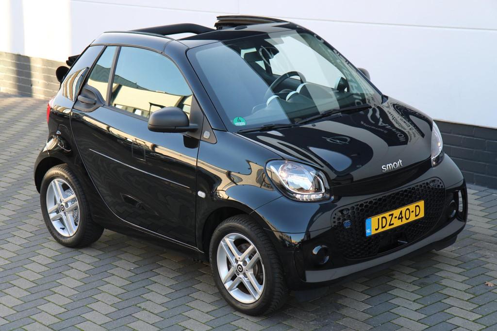 Smart Fortwo cabrio EQ Comfort 18 kWh Carplay 1ste eig BTW !, Automaat, 1025 kg, Gebruikt, Zwart