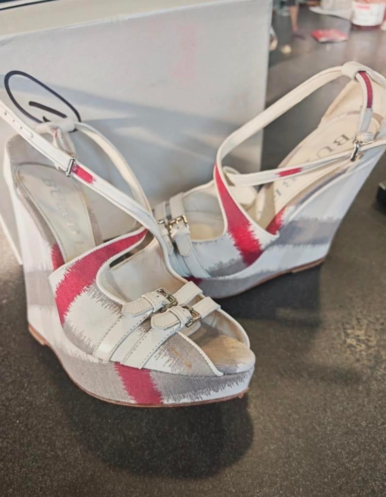 Burberry sleehakken maat 37, Ophalen of Verzenden, Gedragen, Wit, Sandalen of Muiltjes
