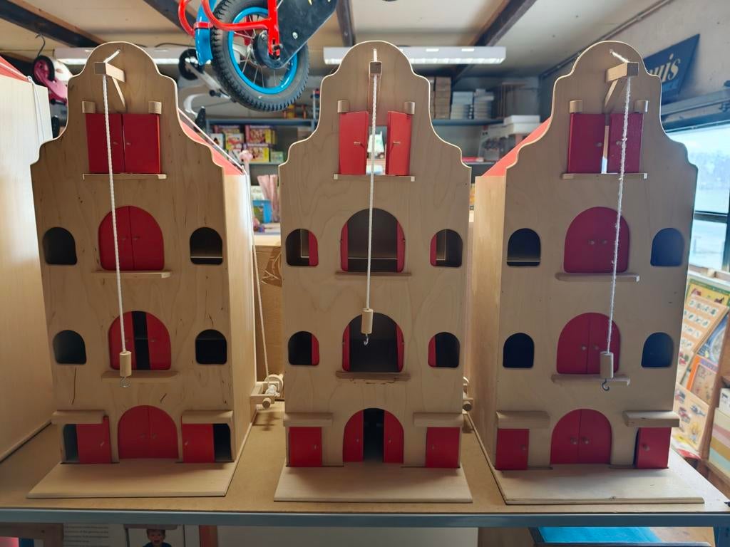 Set van 3 houten pakhuizen met hijsfunctie, Ophalen, Zo goed als nieuw