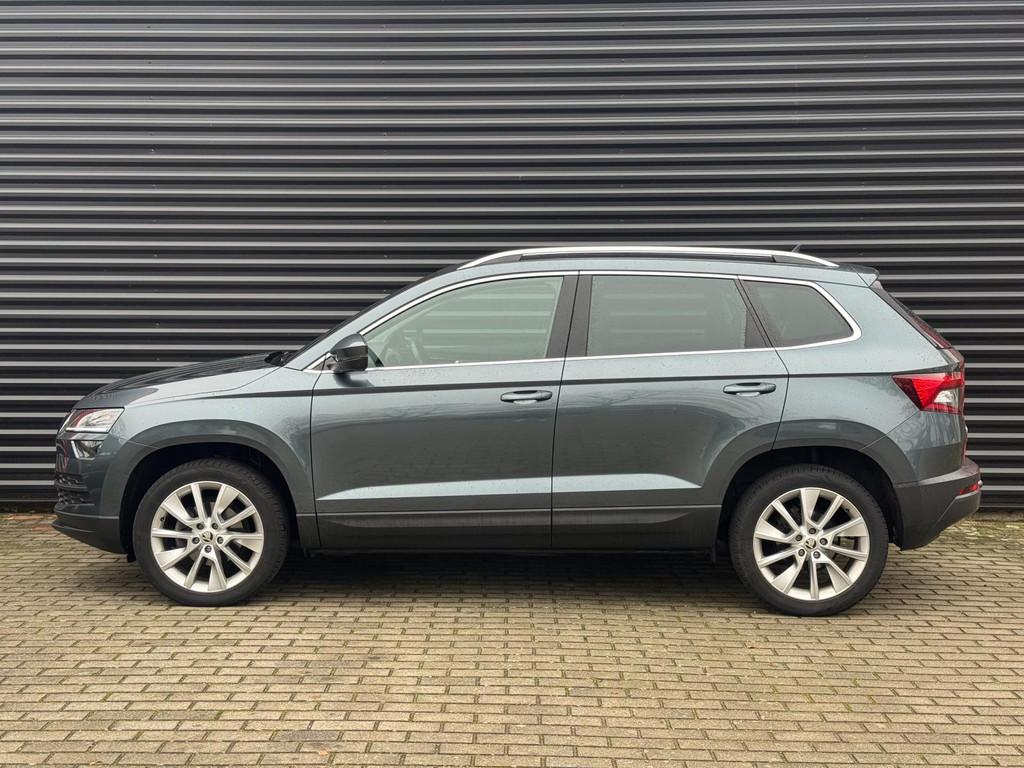 Skoda Karoq Sportline Business | Pano | Adaptive LED | ACC |, 4 cilinders, 150 pk, Bedrijf, 690 kg