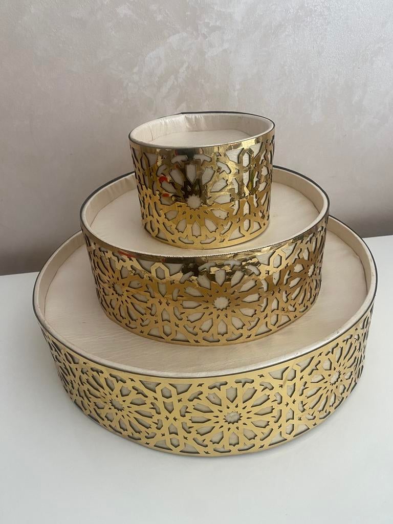 Dadel etagere te huur, Ophalen