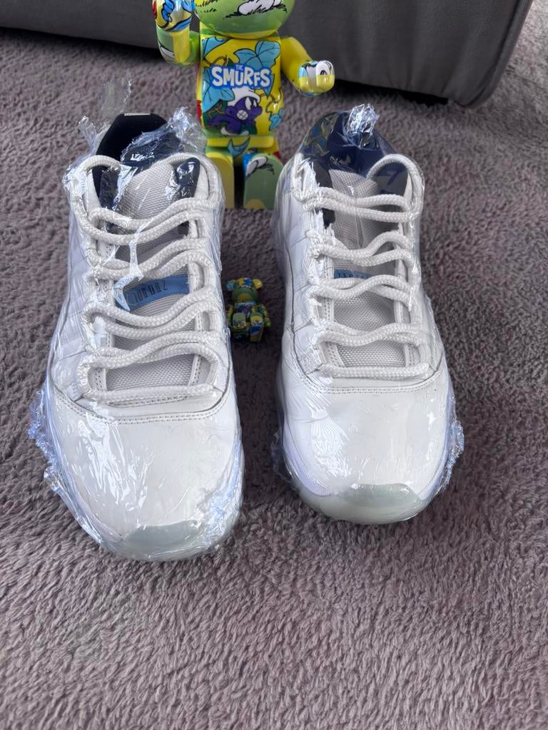 Jordan 11 Legend Blue Low 2024 - Maat 43, Kleding | Heren, Schoenen, Ophalen of Verzenden, Nieuw, Wit, Sneakers of Gympen