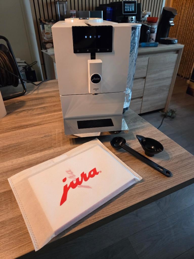 Jura ena4 Nordic White 2021 met slechts 4940 Bereidingen!, Witgoed en Apparatuur, Koffiezetapparaten, Afneembaar waterreservoir