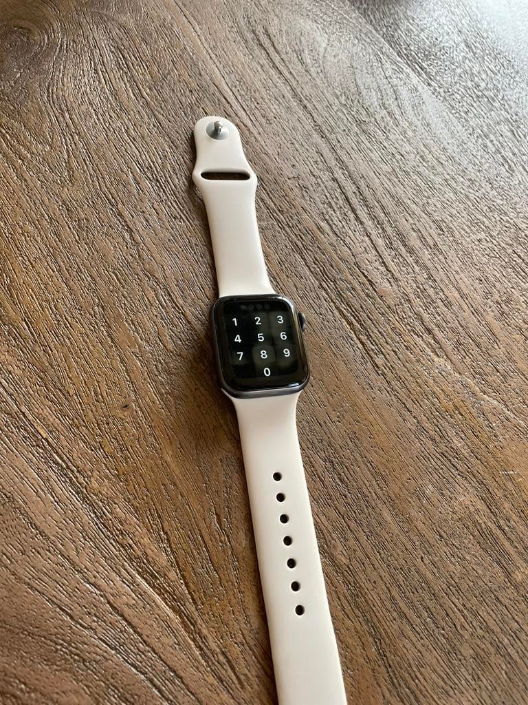Apple watch SE 40 mm, Ophalen of Verzenden, Zo goed als nieuw, Zwart, IOS