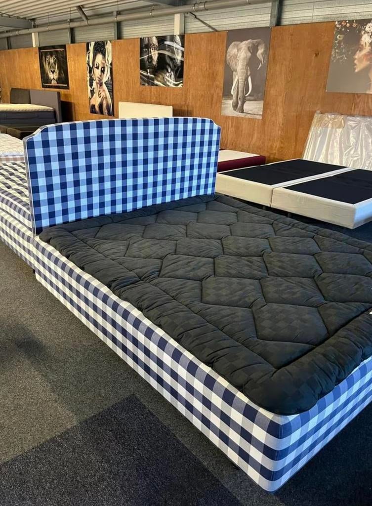 Hastens superia boxspring met hastens bjx topper 180x210, Ophalen, Zo goed als nieuw, Hout