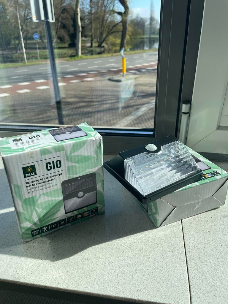 2x GIO Solar Wandlamp met bewegingssensor - LED, Tuin en Terras, Buitenverlichting, Zonne-energie, Kunststof, Wandlamp, Nieuw