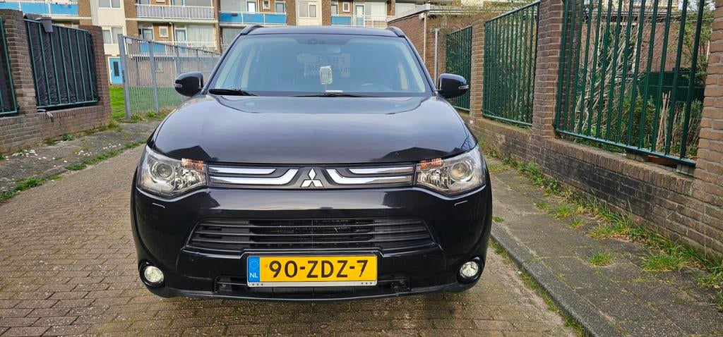 Mitsubishi Outlander 2.0 MPI 2WD CVT 2012 Zwart, Automaat, Outlander, Zwart, 7 stoelen