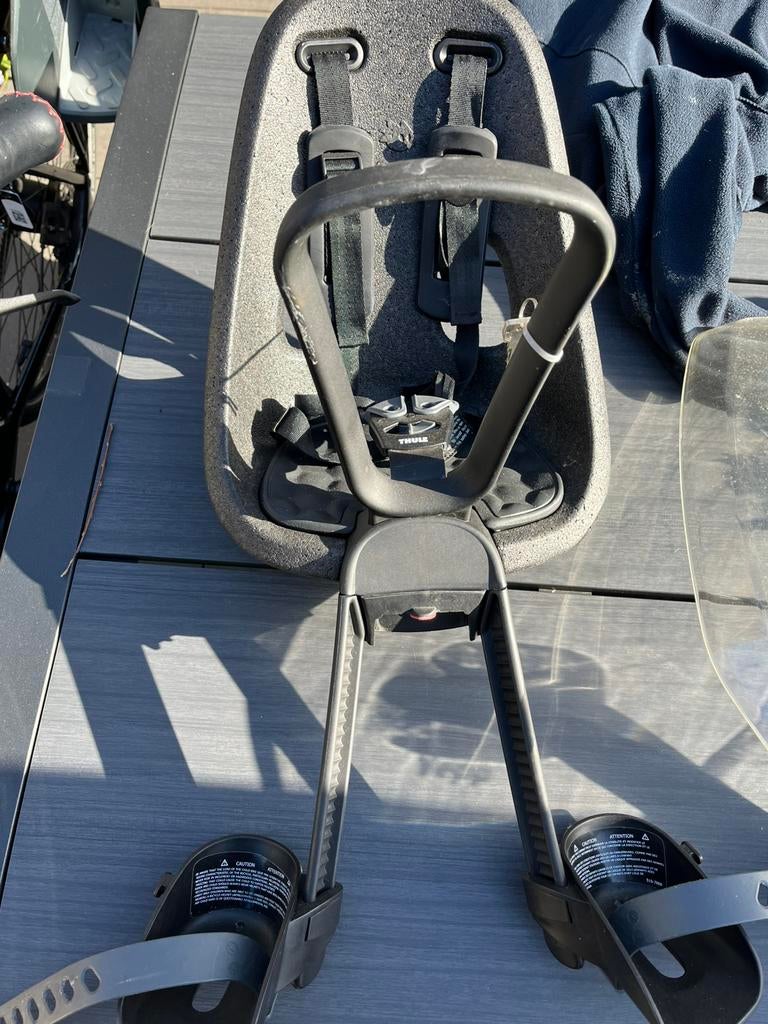 Thule Yepp mini kinder stoel met scherm, Fietsen en Brommers, Fietsaccessoires | Fietsstoeltjes, Ophalen, Gebruikt, Voorzitje