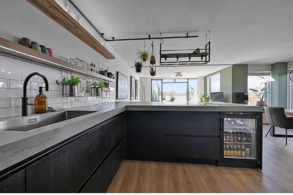 Zo goed als nieuwe keuken met luxe inbouwapparatuur, Huis en Inrichting, Keuken | Complete keukens, Ophalen, Zwart, Hoekkeuken