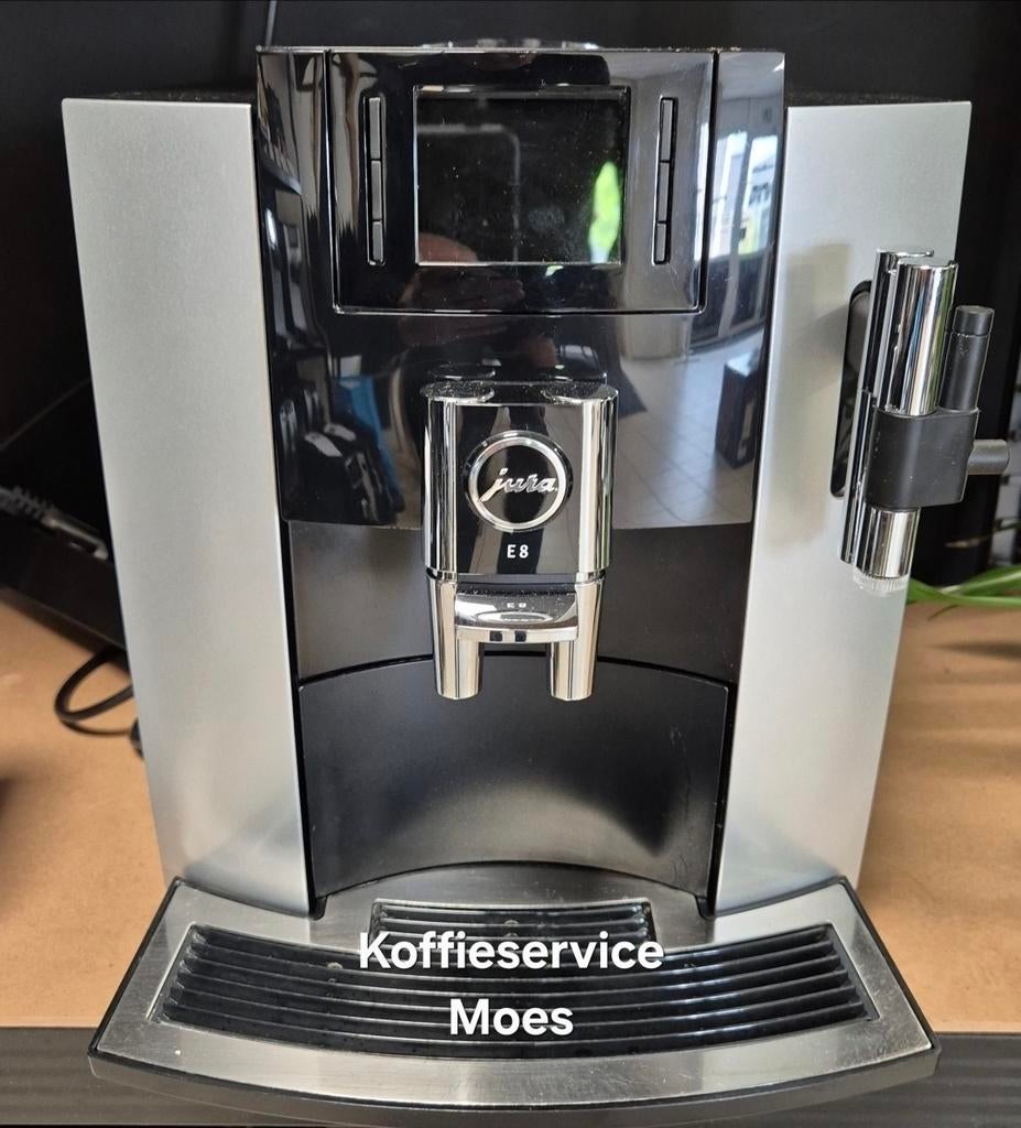 Jura E8 met servicebeurt €375,-, 10 kopjes of meer, Koffiemachine, Zo goed als nieuw, Koffiebonen