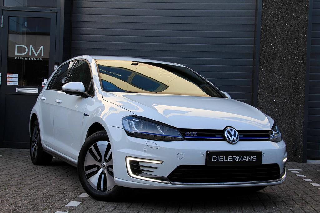 Volkswagen Golf GTE 204pk | NL auto | NAP auto | Schadevrij, Zwart, 4 cilinders, Alcantara, Wit