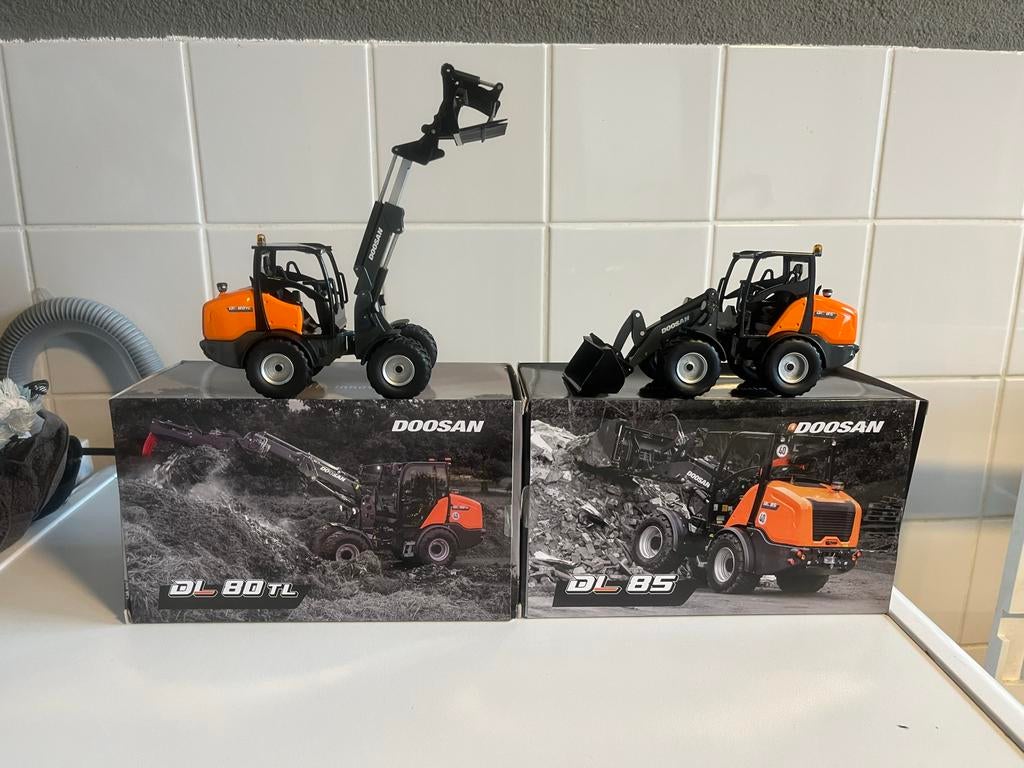 Doosan DL80TL en DL85 wiellader schaalmodellen, Ophalen of Verzenden, Nieuw, Overige typen, Overige merken