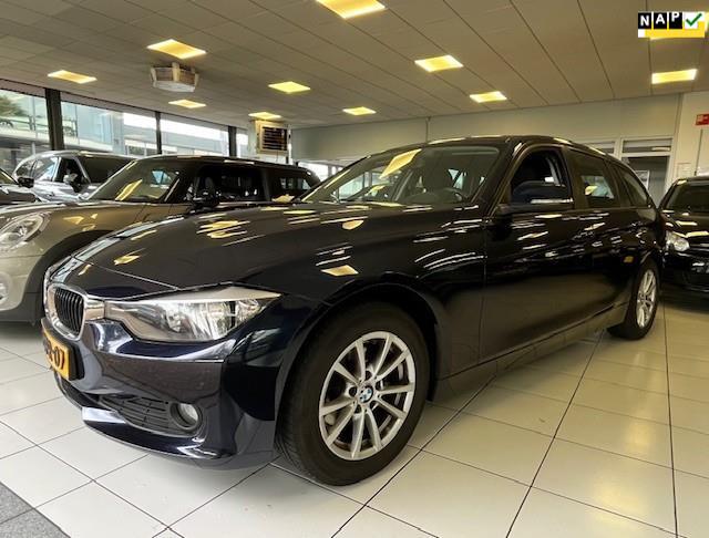 BMW 3-serie Touring 316i Business/Navi/NAP/Elek klep/Cruise, Auto's, Gebruikt, 4 cilinders, Blauw, Handgeschakeld