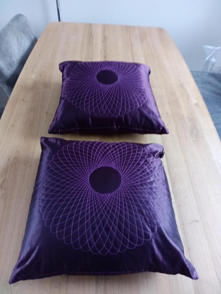 2x Auping sierkussens paars met patroon, Ophalen of Verzenden, Zo goed als nieuw, Paars, Vierkant