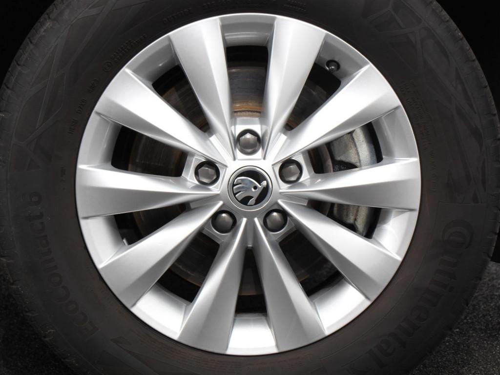 Skoda Karoq 1.5 TSI 150pk DSG Ambition | Navigatie | Apple C, Stof, 4 cilinders, Karoq, Bedrijf