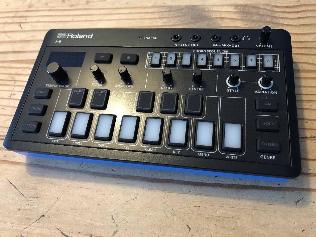 Roland AIRA Compact J-6 Chord Synth, Roland, Zo goed als nieuw, Met midi-aansluiting, Overige aantallen