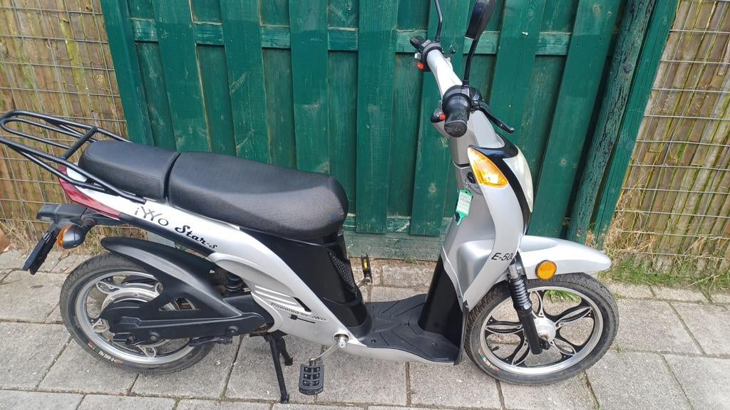 iyyo Star-S.  E-500 Elektrische Snorscooter. Z.g.a.n, Ophalen, Zo goed als nieuw