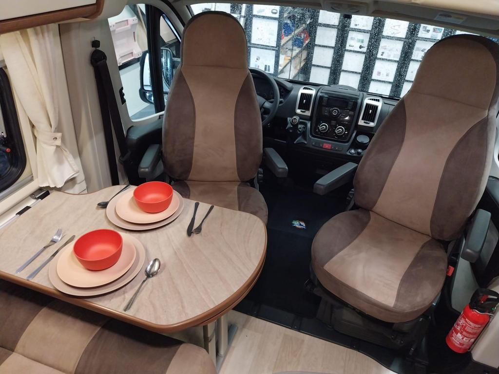 Luxe Chausson Twist Prestige met lengte bedden, Lpg en trekh, Niet ingevuld, Ringverwarming, Treinzit, Tot en met 3