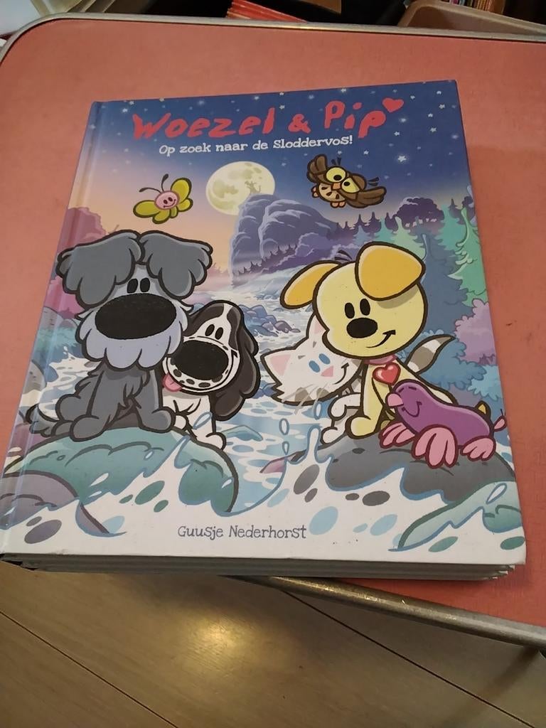 Guusje nederhorst woezel en pip op zoek naar sloddervos € 4, Boeken, Ophalen of Verzenden, Zo goed als nieuw, Fictie algemeen