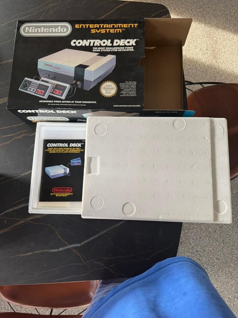 Nintendo (DOOS IN ZEER GOEDE STAAT!!!!), Spelcomputers en Games, Spelcomputers | Nintendo NES, Ophalen, Zo goed als nieuw, Met 2 controllers