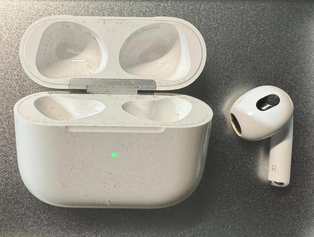 Apple AirPod Gen 3 - Alleen RECHTS met oplaadcase, Verzenden, Gebruikt, In gehoorgang (in-ear), Bluetooth